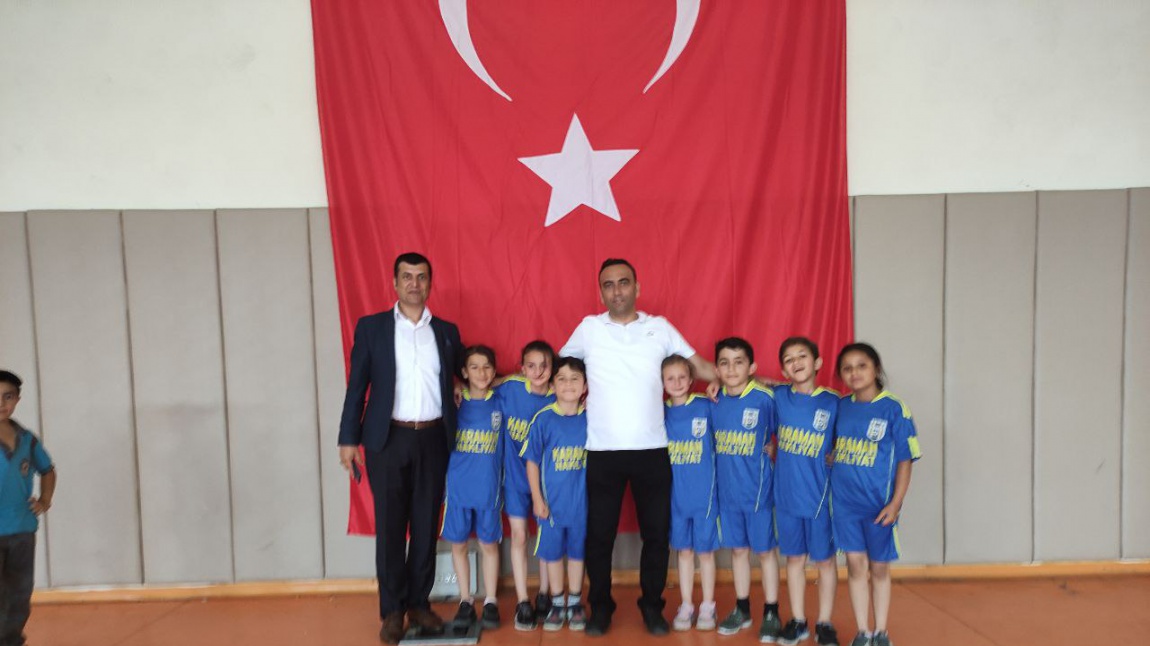 İlçemizde yapılan çocuk oyunları turnuvasında Yakan Top kategorisinde  okulumuz 1.olmuştur.Öğretmenimiz Mustafa AKPINAR'a ve öğrencilerimize teşekkür ederiz.
